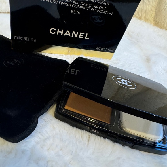 Chanel
Light-deep shade, golden undertone - Picture 8 of 8
